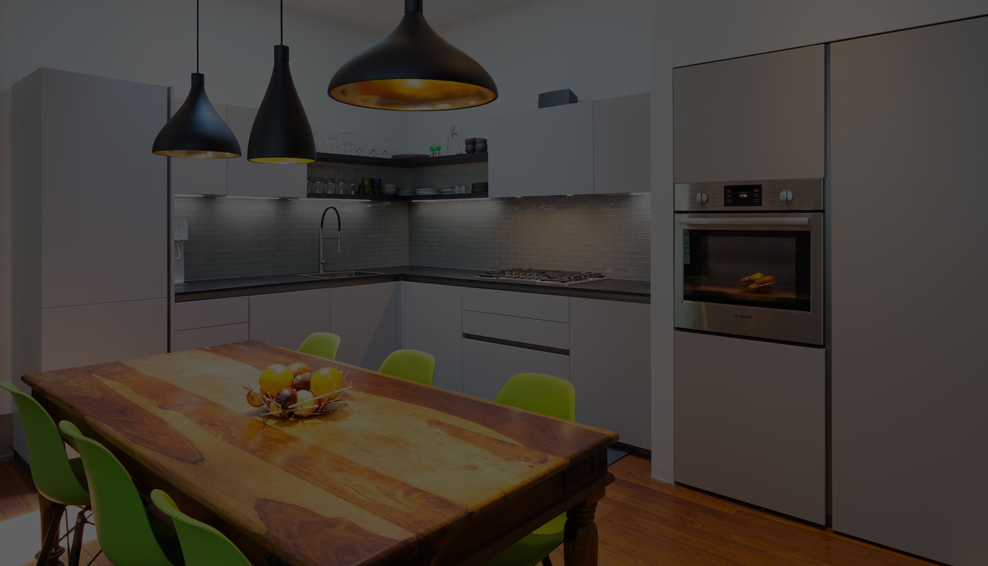 современная кухня без ручек со светло-серыми фасадами